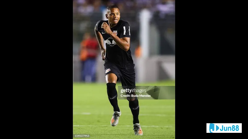 นักเตะ Bragantino กับการยิงที่ทรงพลังไปยังประตูของ Santos
